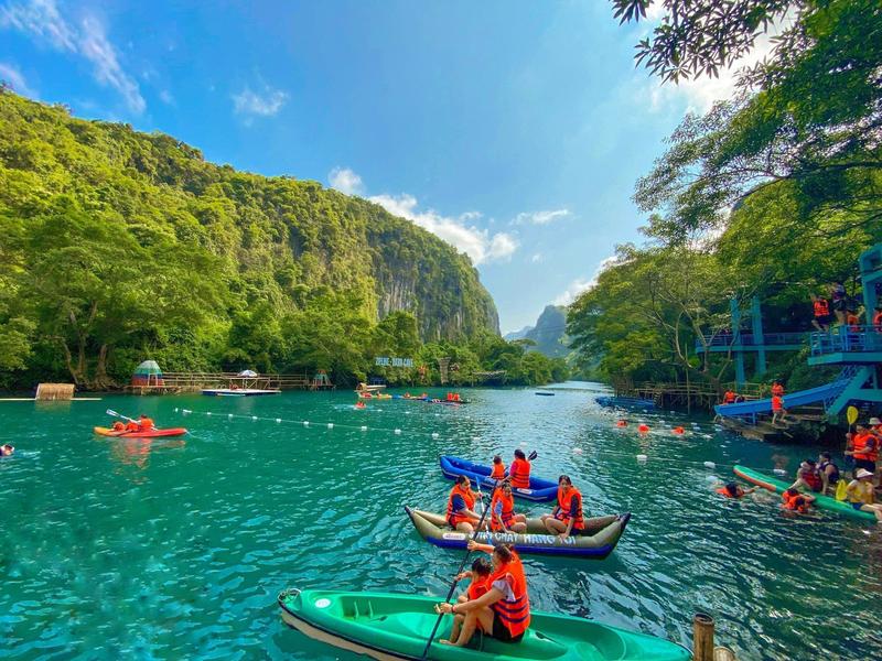 Kayaking 4.5km at Phong Nha Cave (2)
